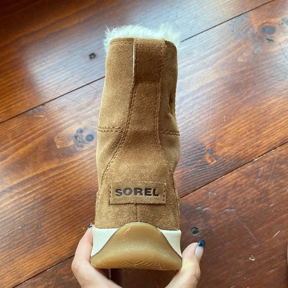 Sorel Youth Whitney II Joan Lace Boot, in Velvet Tan, SZ 5 - Picture 11 of 14